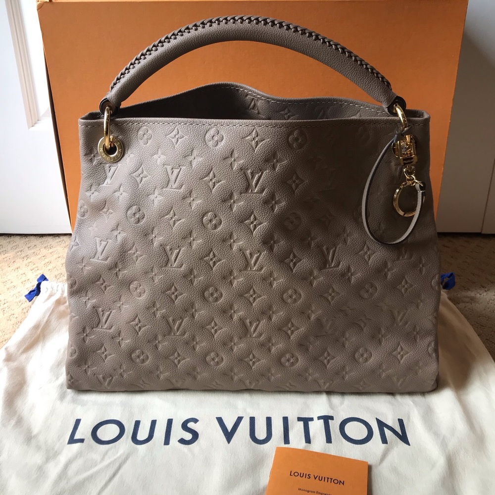 ✨HOST PICK✨Louis Vuitton Artsy MM